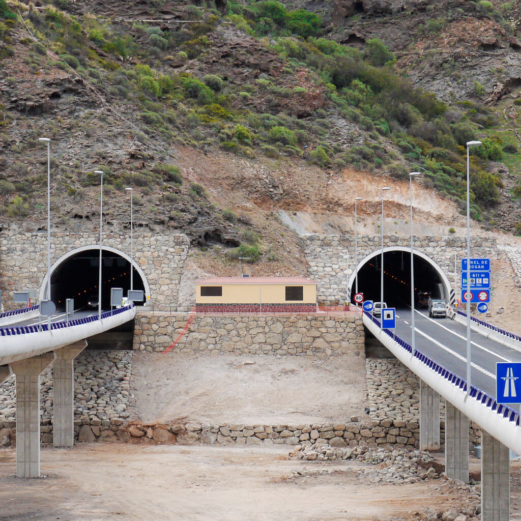 Túnel de Mogán, en la carretera GC-1 (Gran Canaria) cuyo control de la construcción llevó a cabo GEOCONTROL.